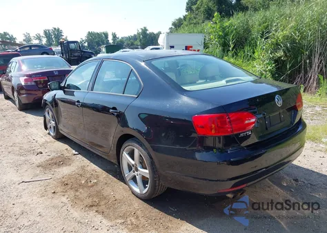 2011 Volkswagen Jetta 2.5L Se z USA, uszkodzony, nr VIN 3VWDZ7AJ8BM083536